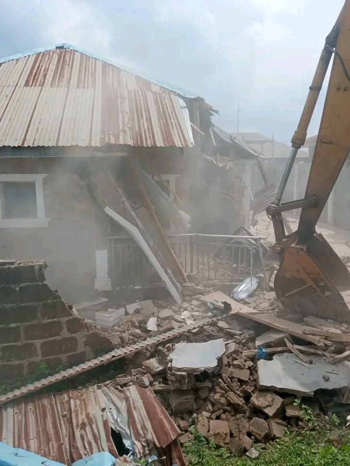 Oyo Government Pulls Down Building Used by Kidnappers to Hold Adelabu’s Sister, Twin Sons