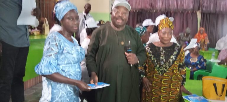 Senator Alli Commends Egbe Bo’bakeye Ile Ibadan, Empowers 300 Widows